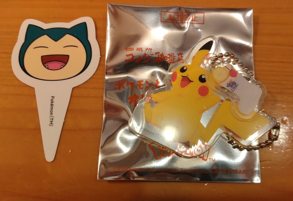 コメダ珈琲　ポケモンコラボ、カビゴンピックとチャーム（ピカチュウ）