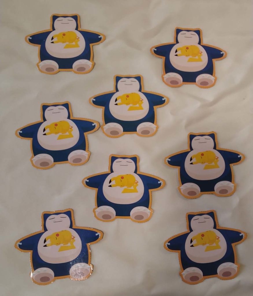 パッケージの裏面のカビゴンを切り取って並べてみました